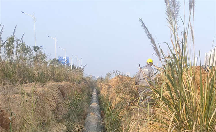 鋼材場槽鋼批發,Q235B角鋼價格,2220螺旋管,377螺旋焊管